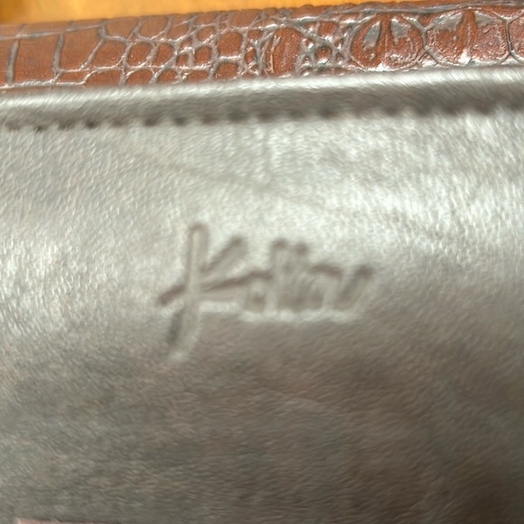 Kolta crossbody versatile compact bag. Brown croc-like embossed rectangle shape. - Picture 6 of 6